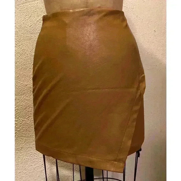 NiMin Clothing Co. Faux Leather Crossover Hem Skirt Tan NWT Size S - Picture 1 of 6